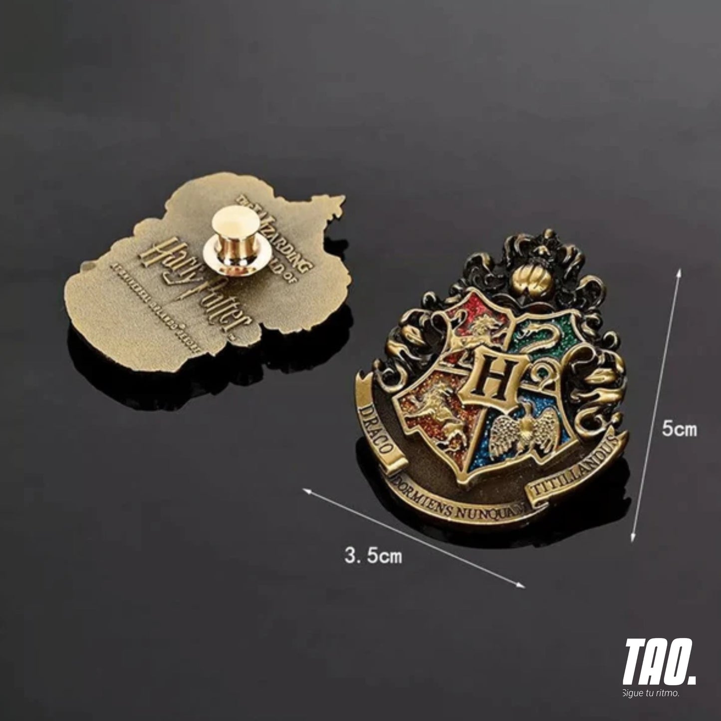 Pin insignia de Harry Potter.